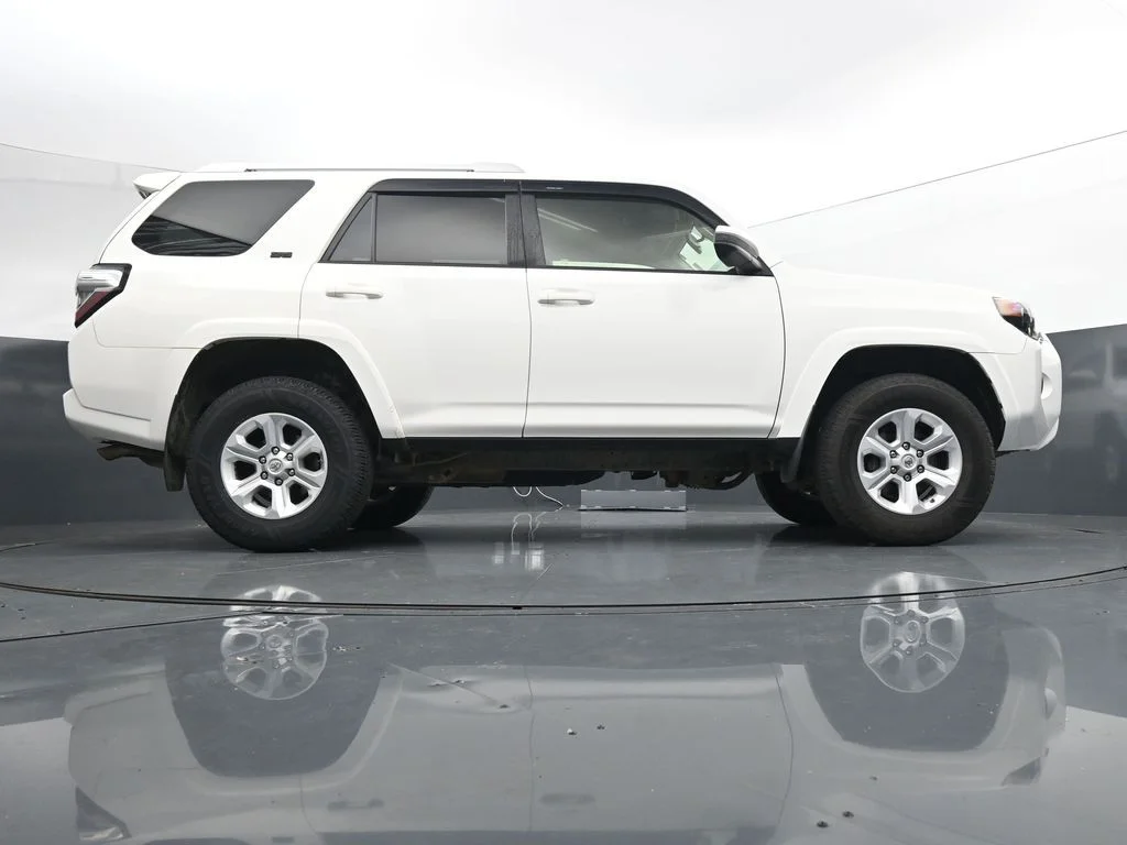 Used 2018 White Toyota SR5 image 34
