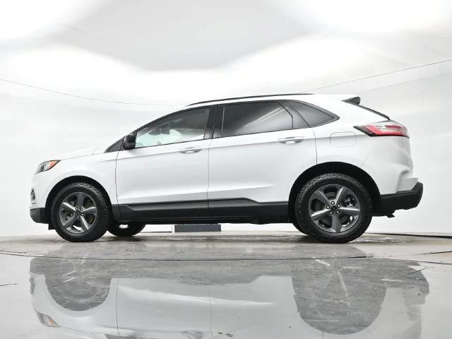 Used 2024 Oxford White Ford SEL image 27