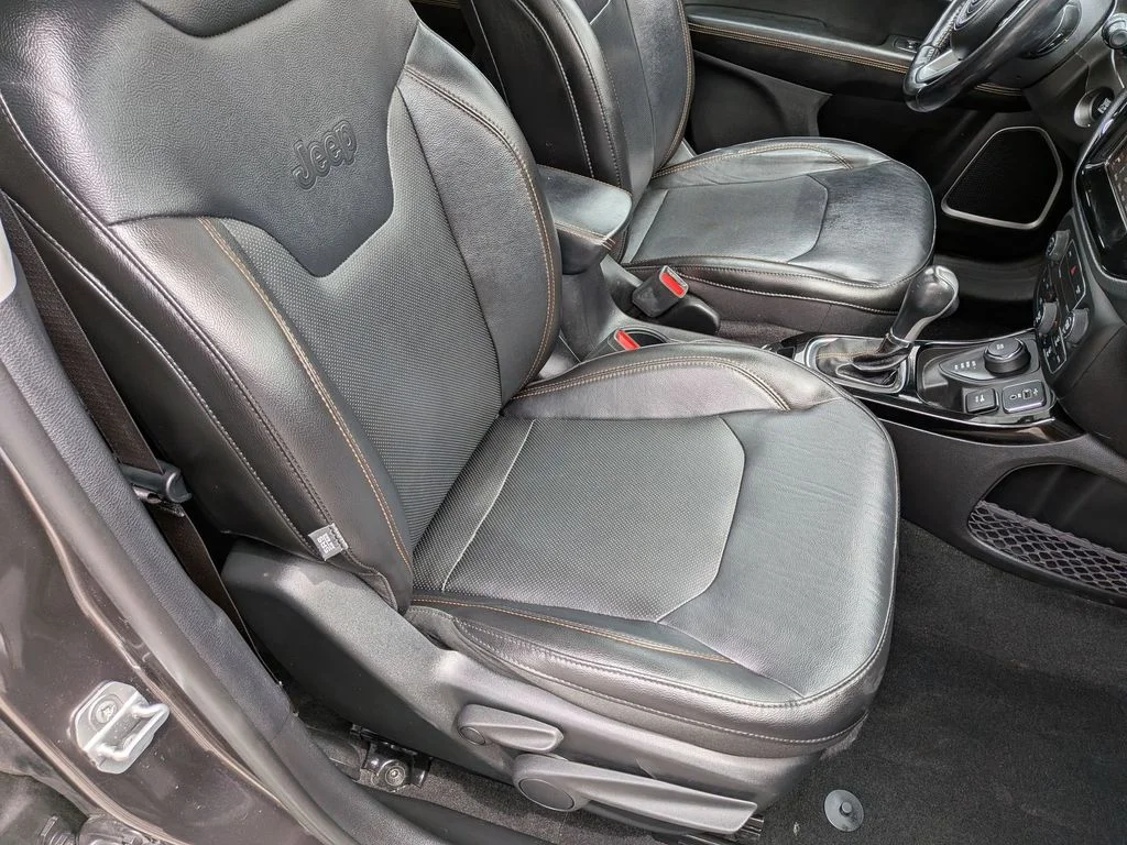 Used 2019 Gray Jeep Limited image 26
