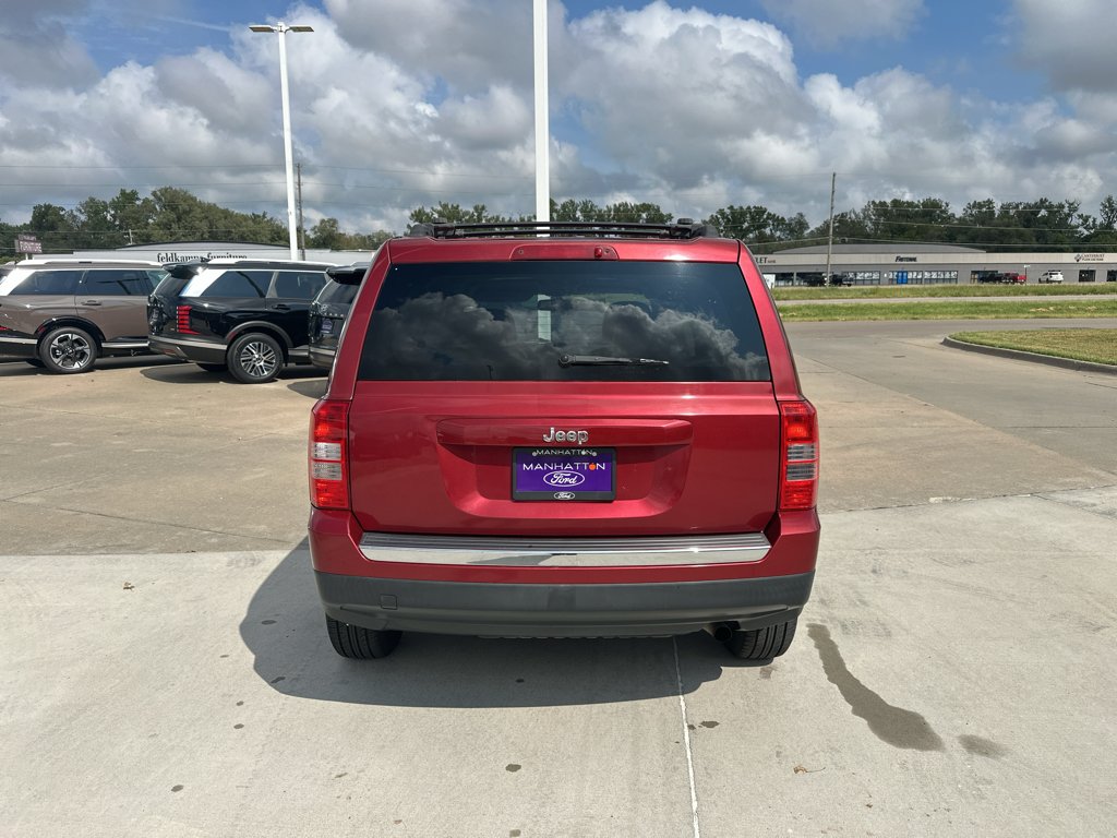 Used 2014 Deep Cherry Red Crystal Pearlcoat Jeep Latitude image 13