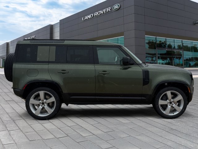New 2026 Woolstone Green Land Rover X-Dynamic SE image 6