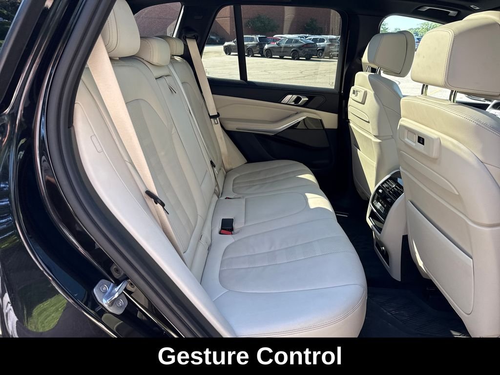 Used 2020 Black BMW xDrive40i image 30