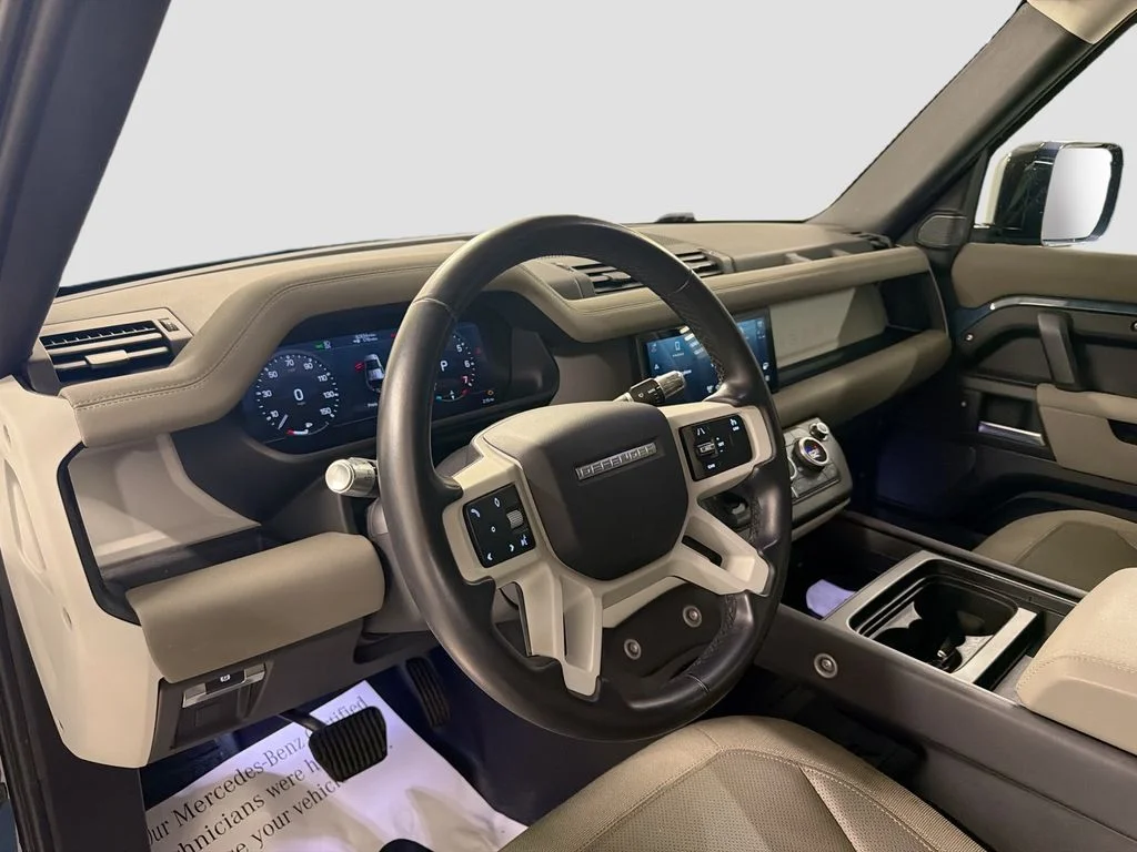 Used 2020 Tasman Blue Metallic Land Rover S image 4