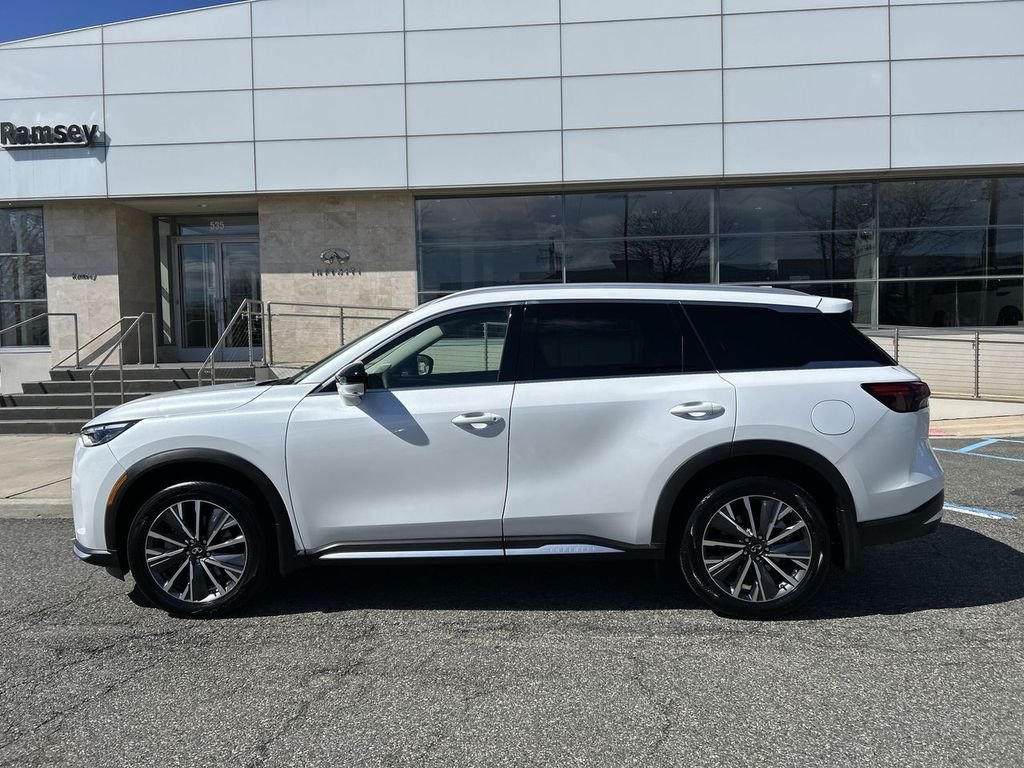Certified Used 2026 White INFINITI LUXE image 5