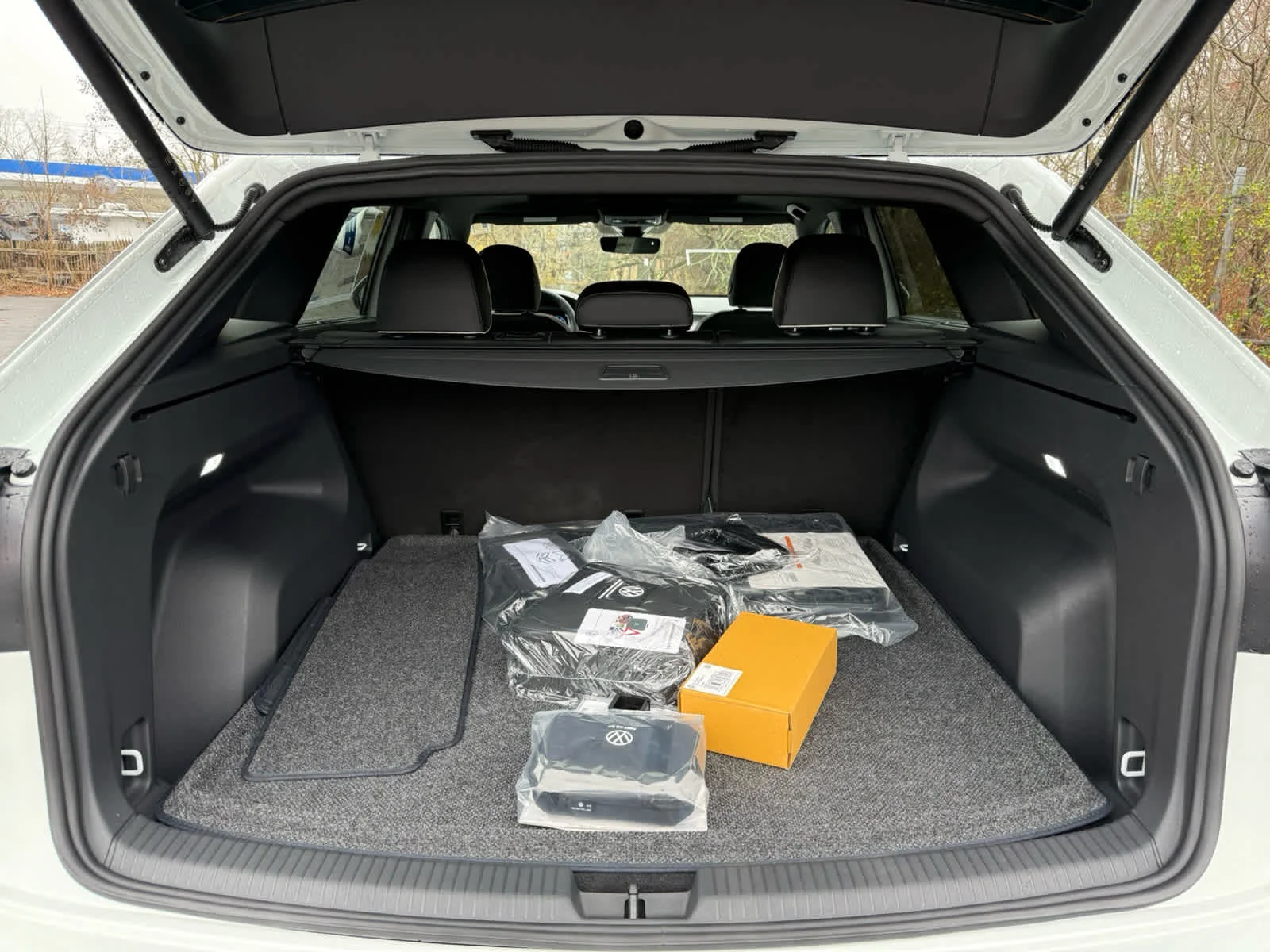2026 Volkswagen Atlas Cross Sport SEL Premium R-LINE - Photo 13