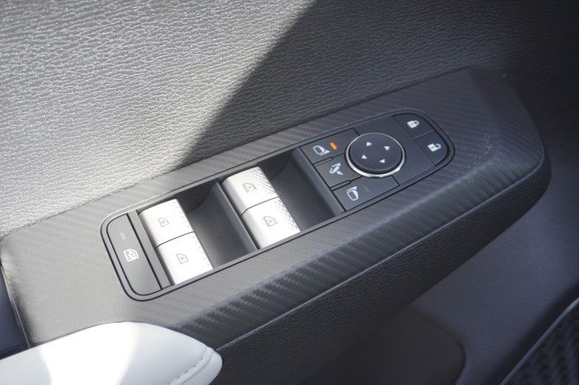 New 2025 Black Diamond Mitsubishi SE image 17