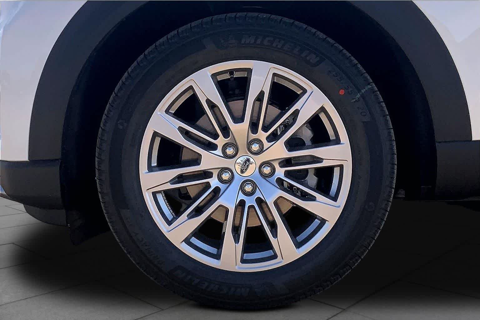 New 2026 Star White Metallic Tri-Coat Ford Platinum™ image 11