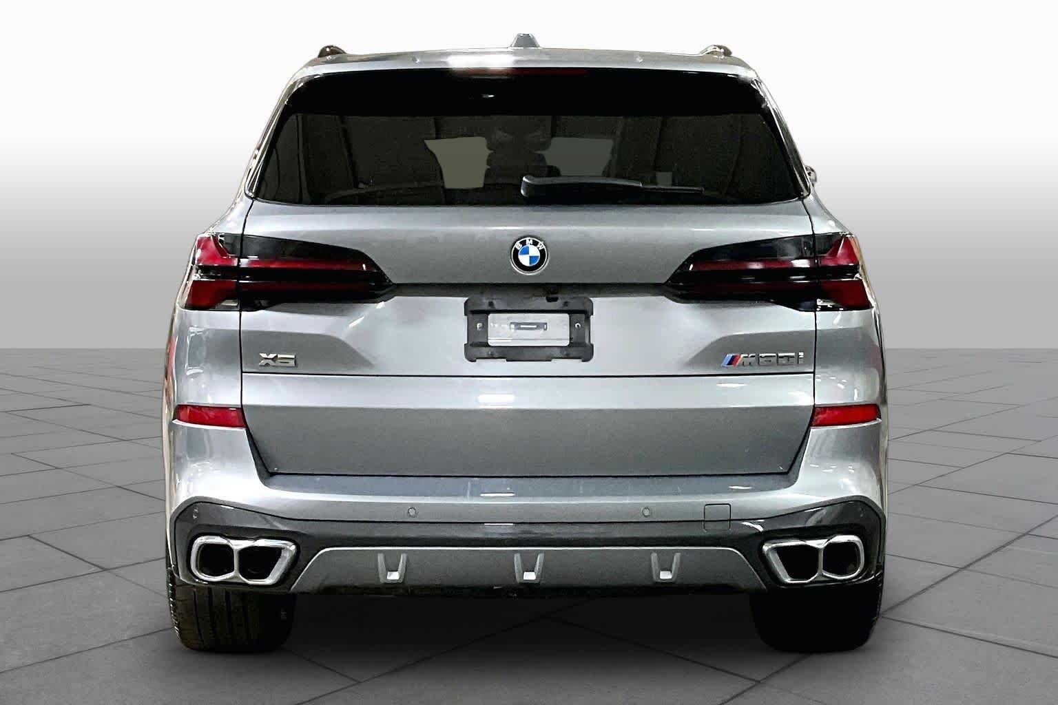 Used 2025 Skyscraper Grey Metallic BMW M60i image 9