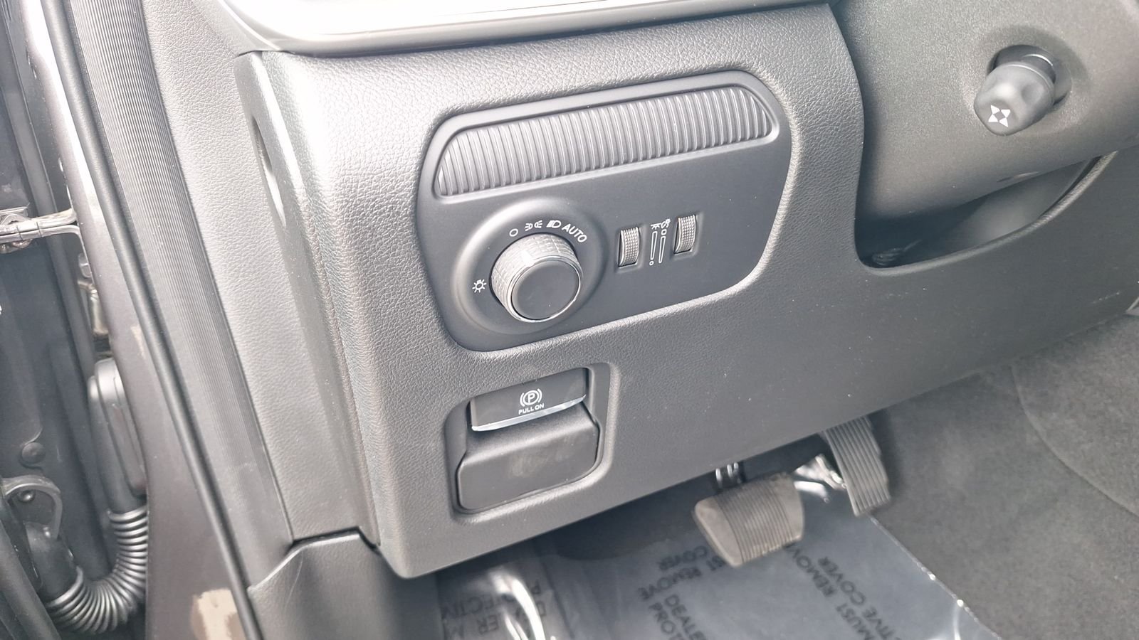 New 2026 Baltic-Gray Metallic Clear-Coat Exterior Paint Jeep Limited Reserve image 20
