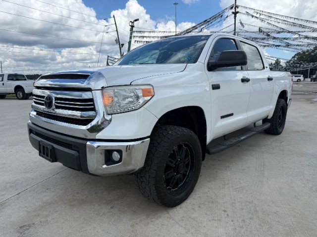 Used 2017 White Toyota SR5 image 1