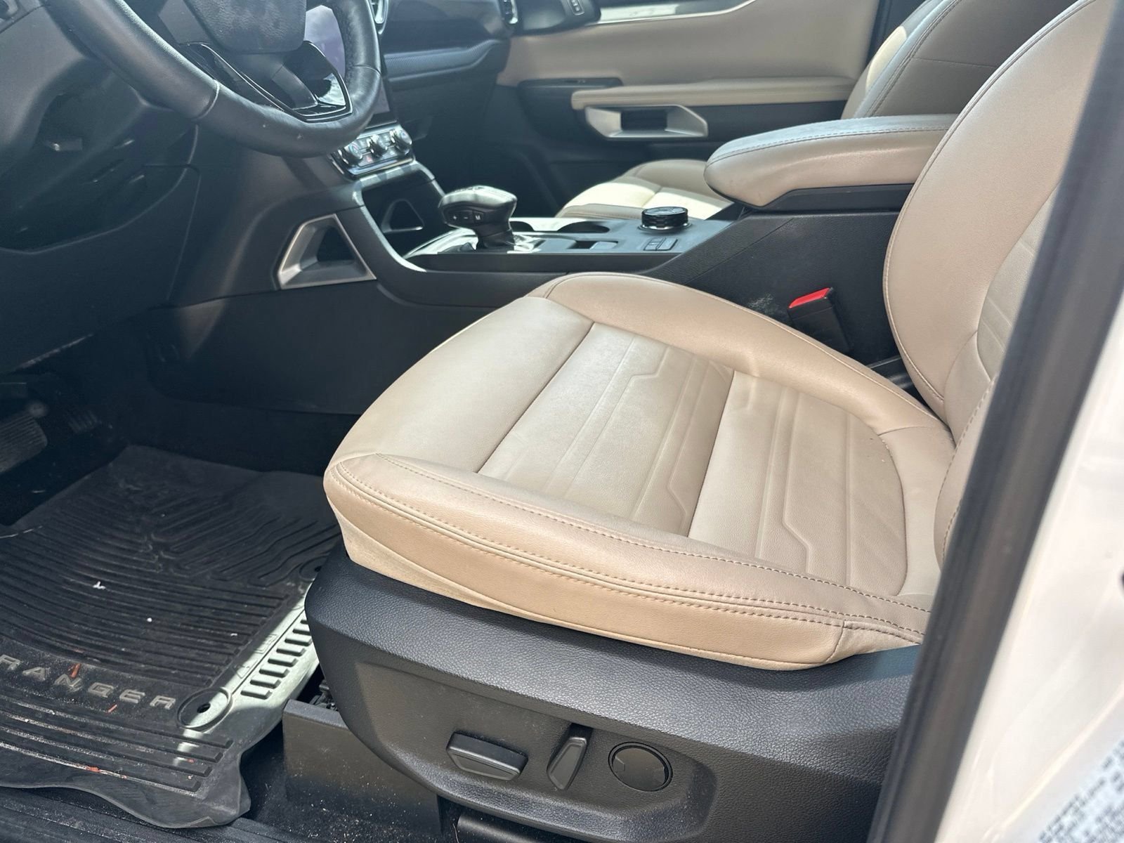 Certified Used 2024 Oxford White Ford Lariat image 21