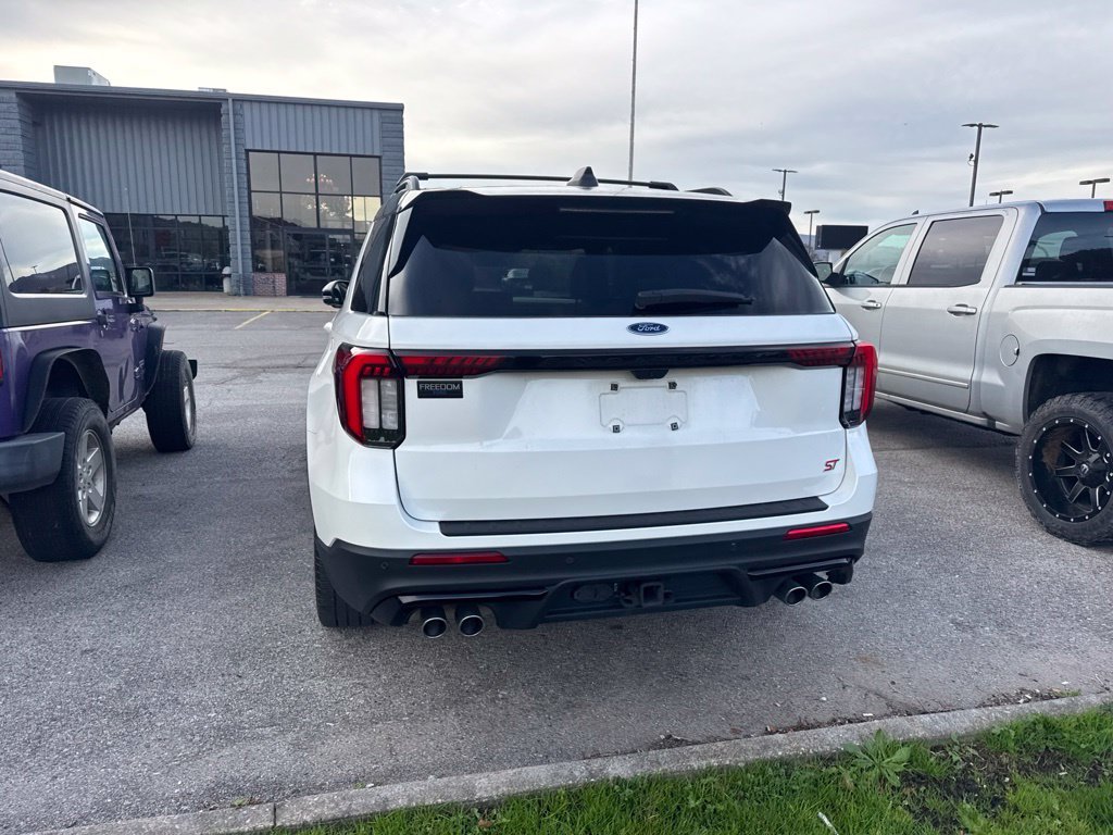 Used 2025 White Ford ST image 18