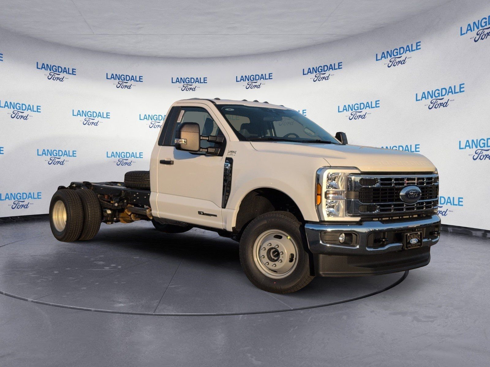 New 2026 Oxford White Ford XL image 2