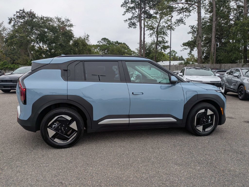 New 2027 Frost Blue Kia Wind image 3