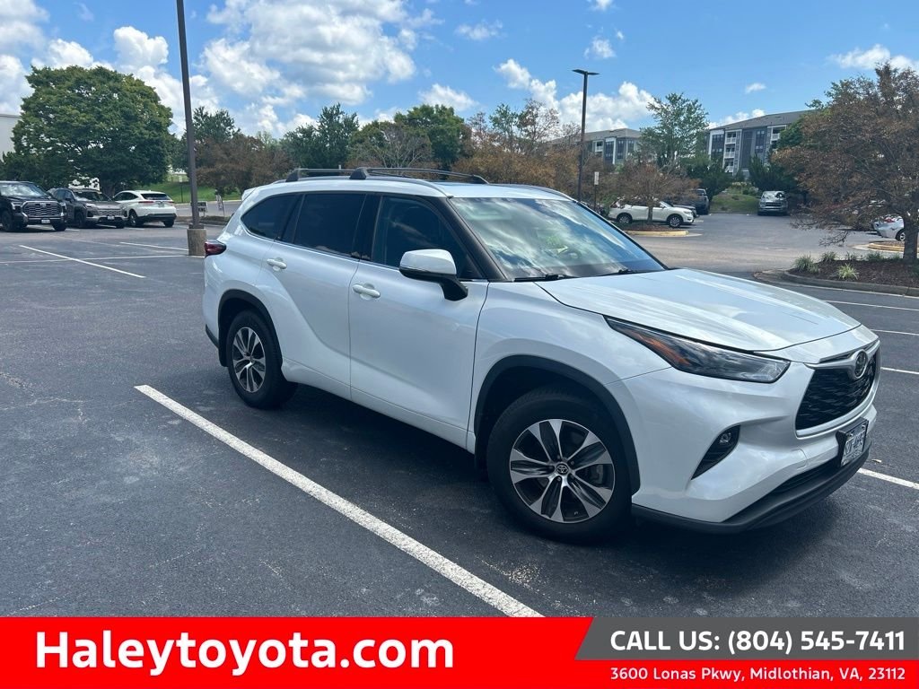 Used 2022 Beige Toyota XLE image 1