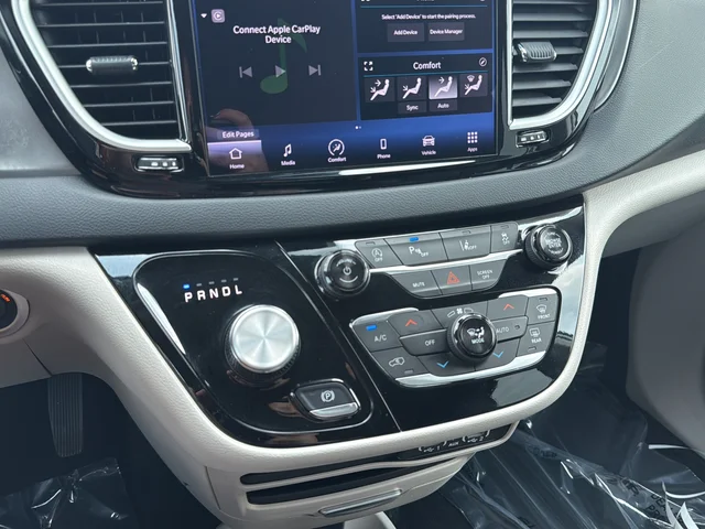 Used 2024 White Chrysler Touring L image 33