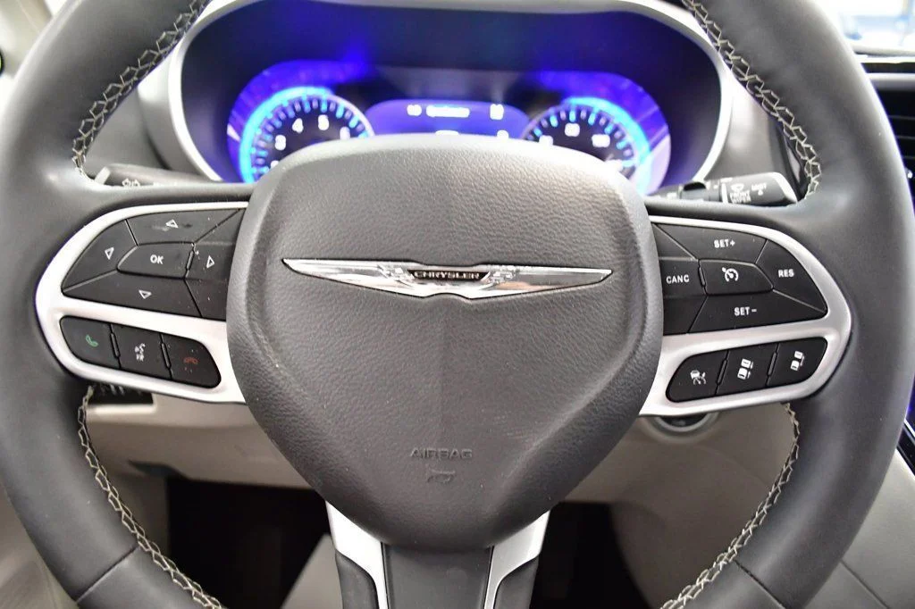 Used 2024 Black Chrysler Touring L image 15