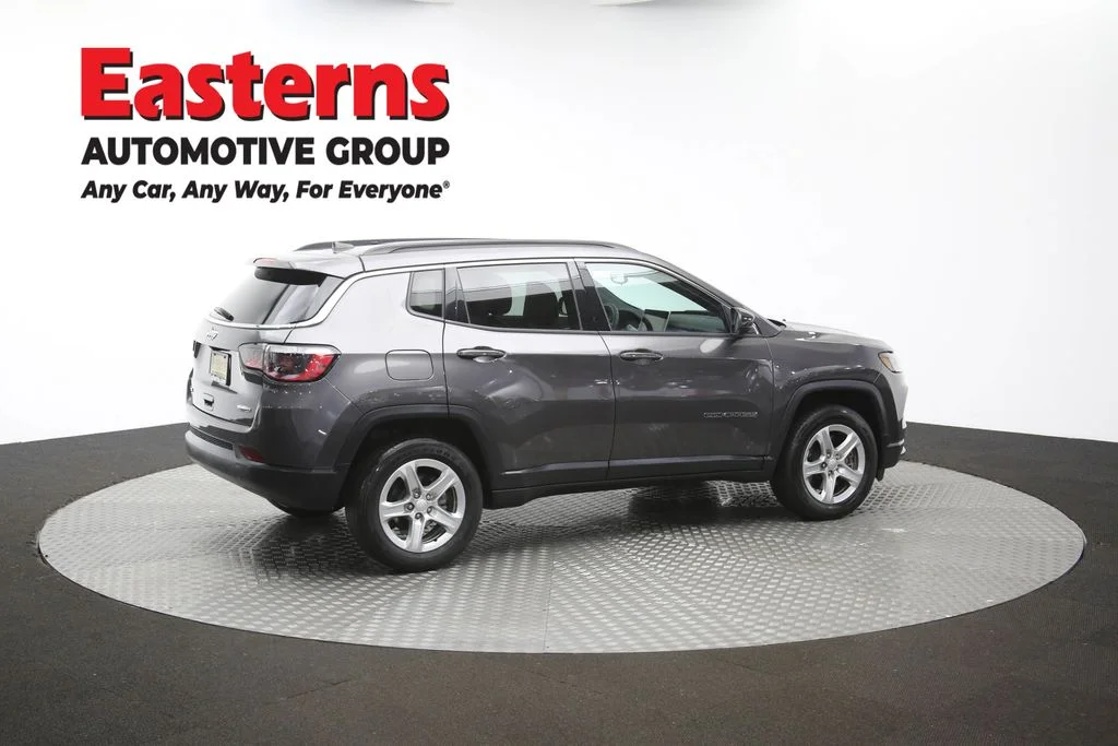 Used 2024  Jeep Latitude image 41