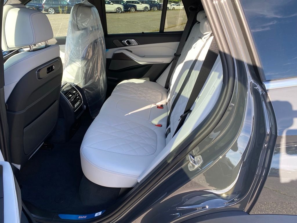 New 2026 Dravit Grey Metallic BMW xDrive40i image 7