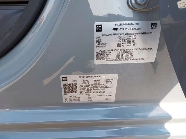 Used 2025 Gray GMC AT4 image 25