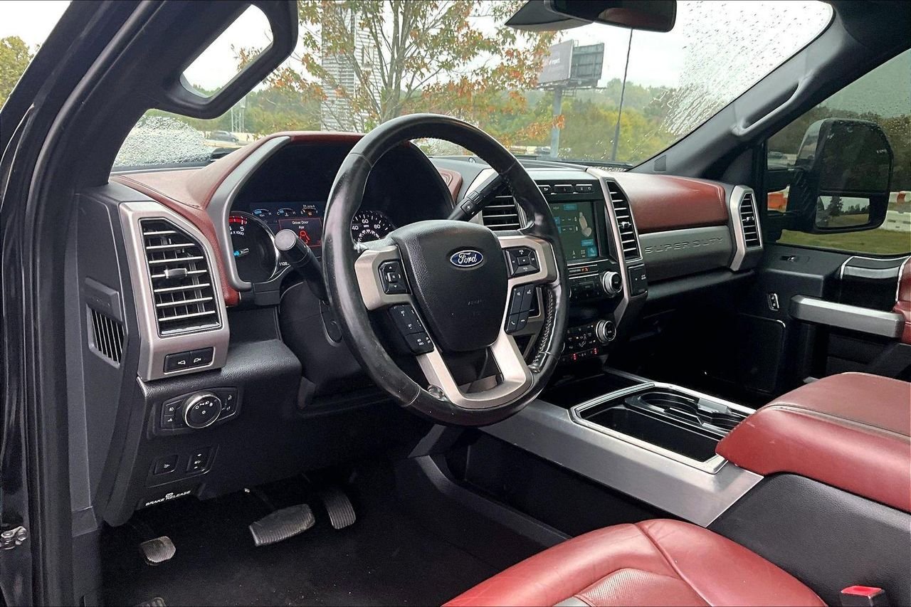Used 2019 AGATE BLACK Ford Platinum image 4