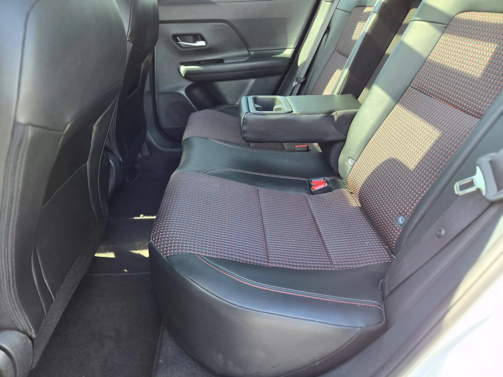 Used 2026 Aspen White/Super Black Nissan SR image 12