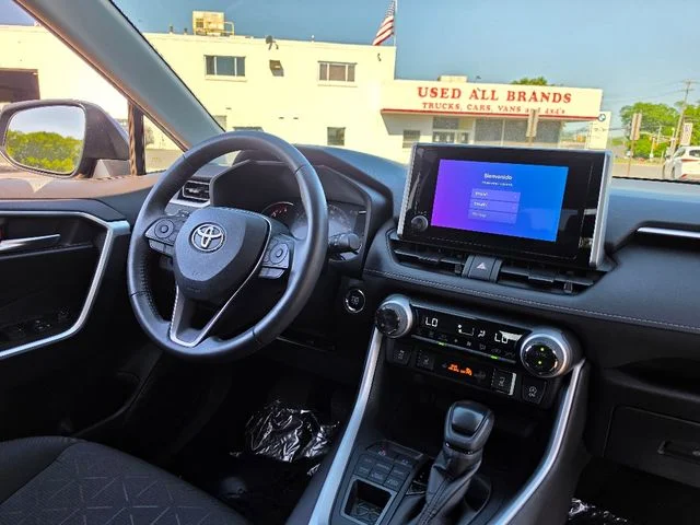2024 Toyota RAV4 XLE - Photo 13