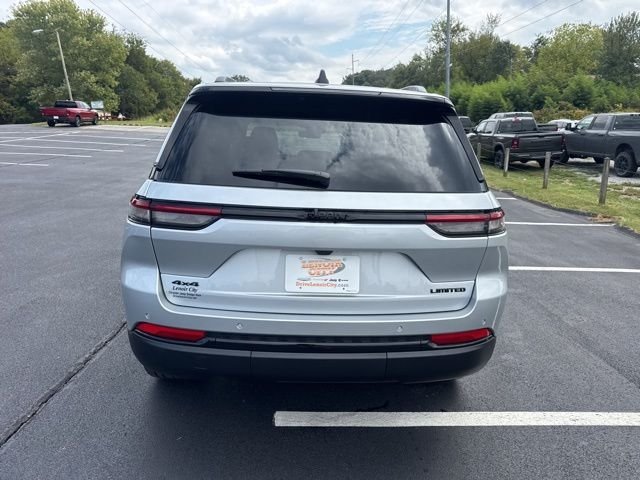 New 2025 Silver Zynith Exterior Paint Jeep Limited image 6