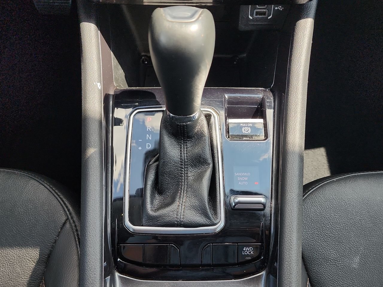 Used 2022 White Jeep Latitude Lux image 18