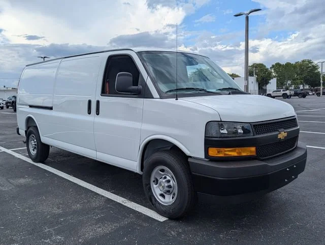 2026 Chevrolet Express 2500 Extended Work Van HD's photo