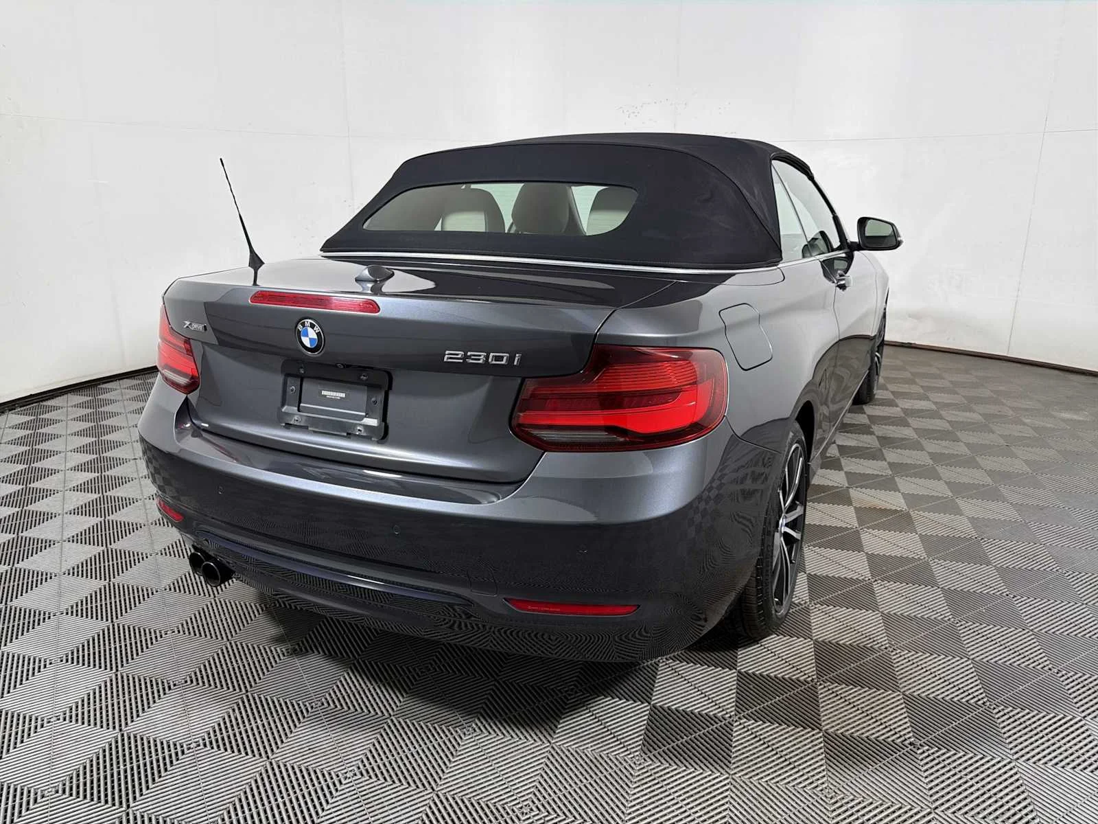 Used 2020 Mineral Grey Metallic BMW 230i xDrive image 6