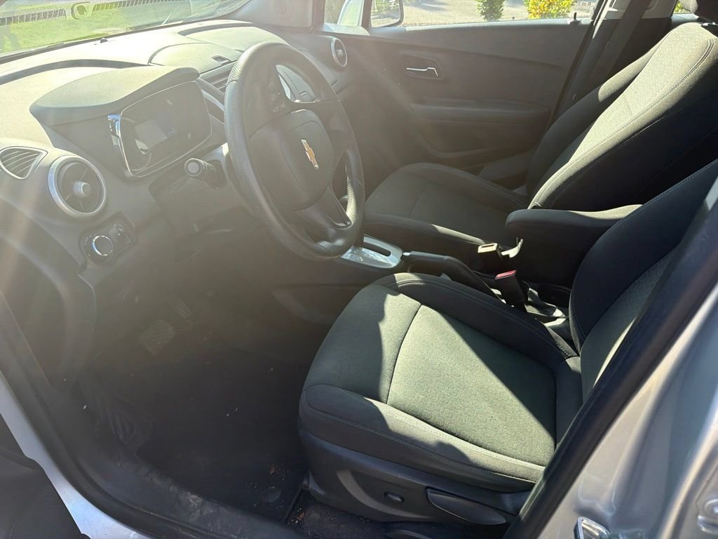 Used 2016 Silver Chevrolet LS image 5
