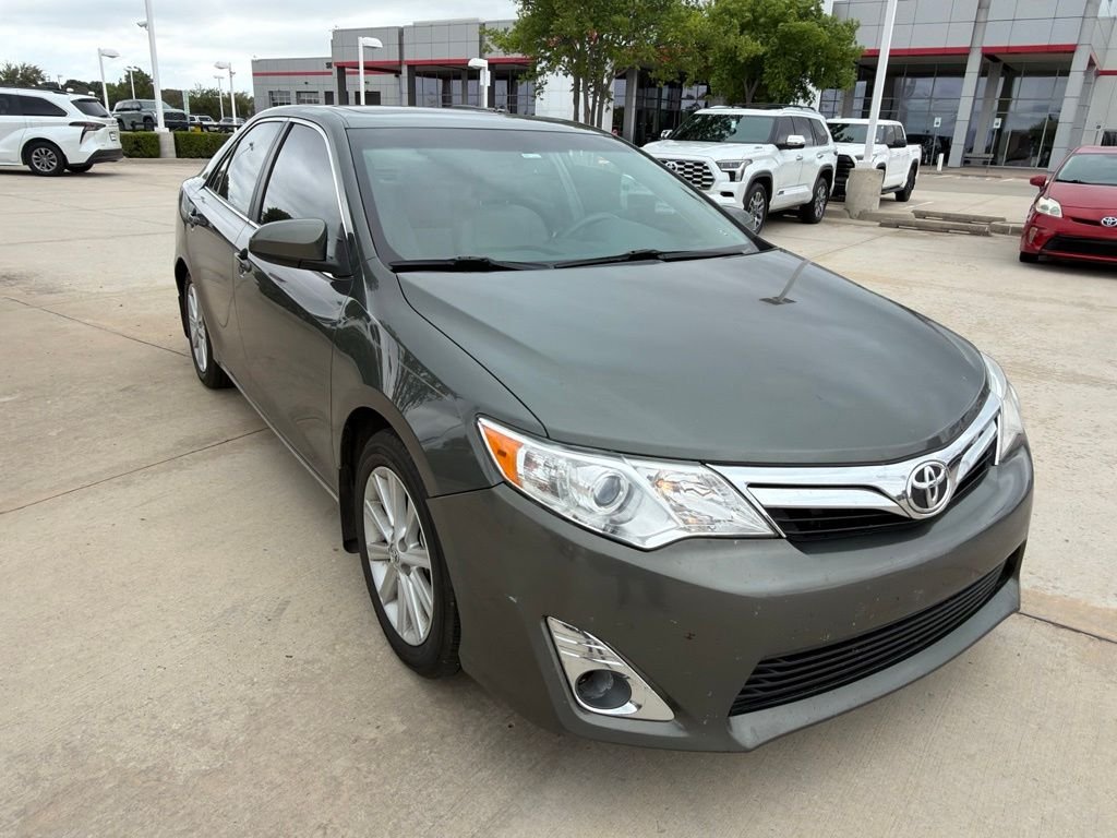 Used 2013 Green Toyota XLE image 3