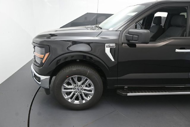 New 2026 Agate Black Metallic Ford XLT image 9