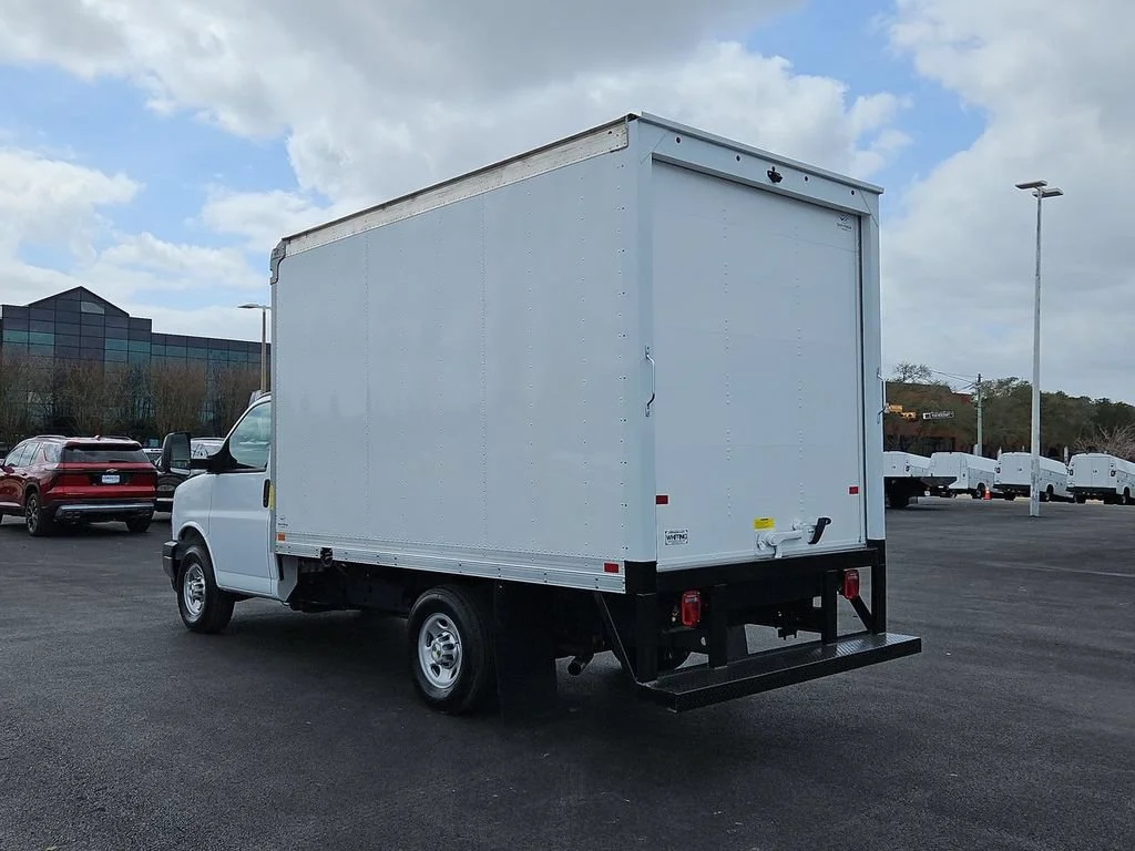 New 2025 Summit White Chevrolet 1WT image 13