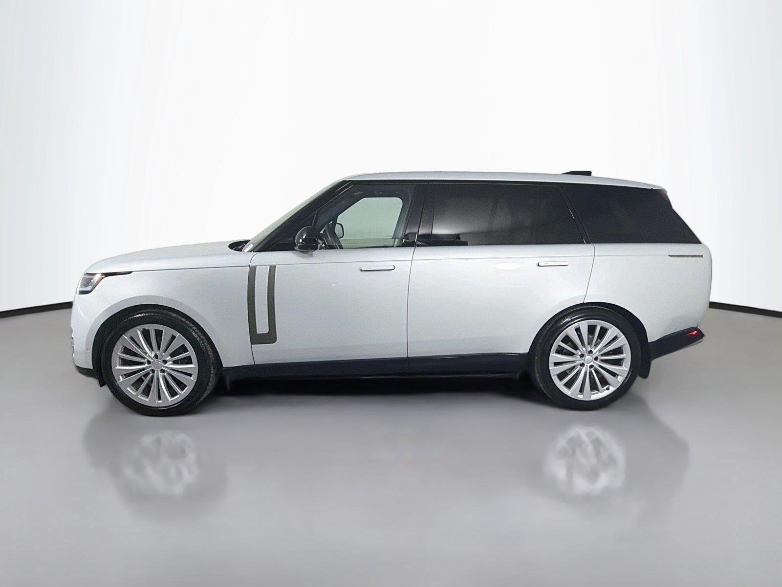 Certified Used 2025 Ethereal Frost Silver SV Bespo Land Rover SE LWB 7 SEATS image 8