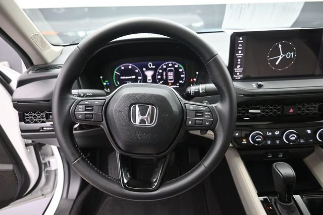 Used 2024 Platinum White Pearl Honda EX-L image 28