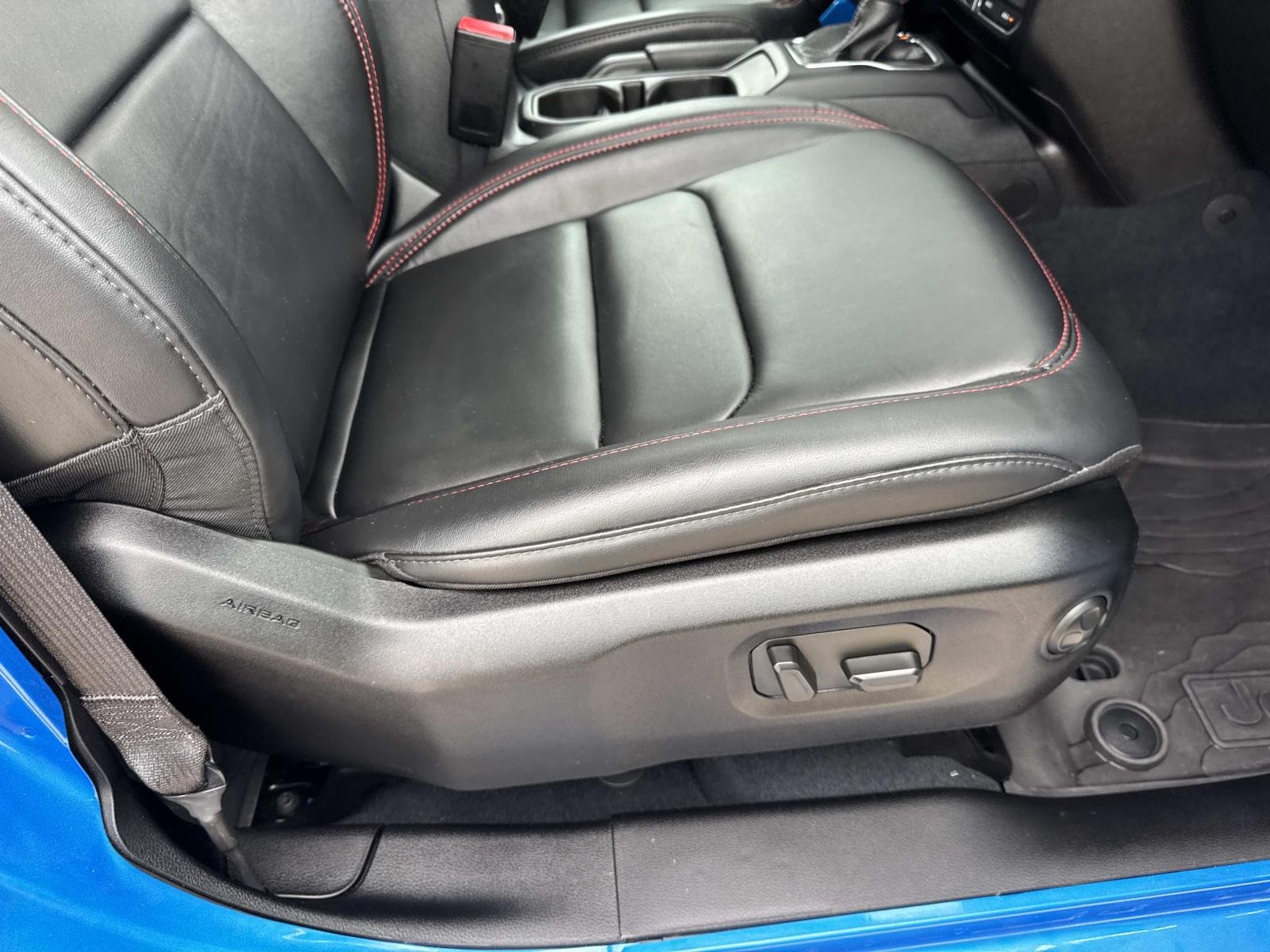 Used 2024 Hydro Blue Pearlcoat Jeep Rubicon X image 11