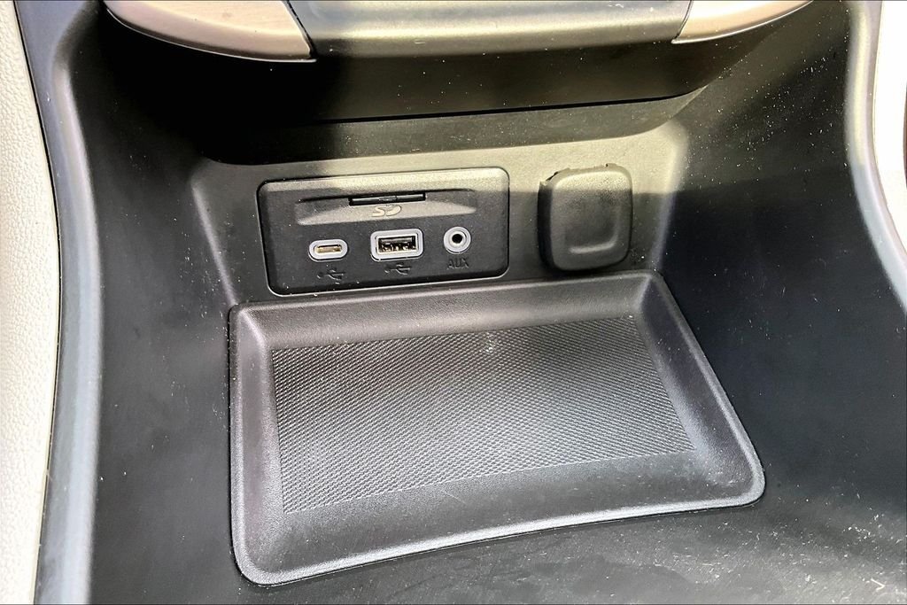 Used 2023 White GMC Denali image 26