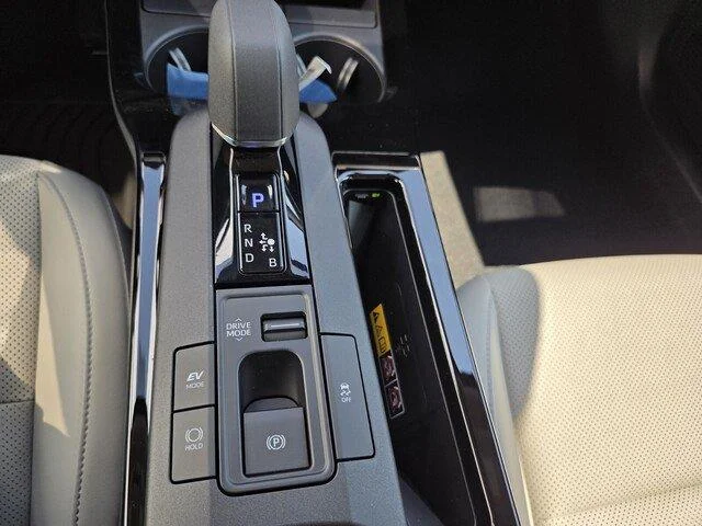 New 2027 Wind Chill Pearl Toyota XLE image 16