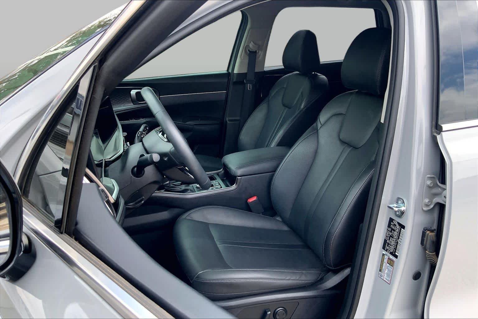 Used 2025 Wolf Gray Kia S image 8