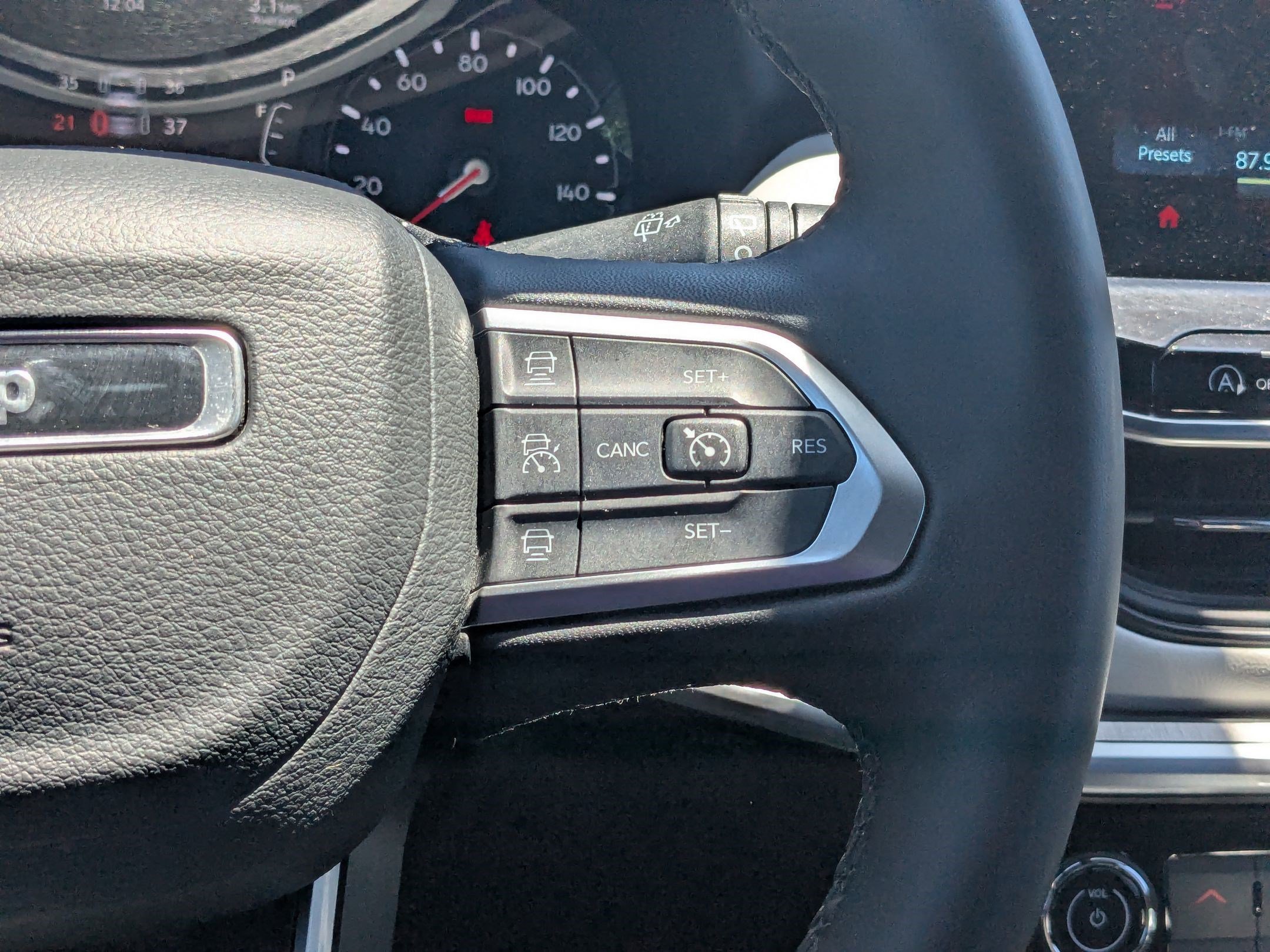Used 2025 Hydro Blue Pearlcoat Jeep Limited image 19