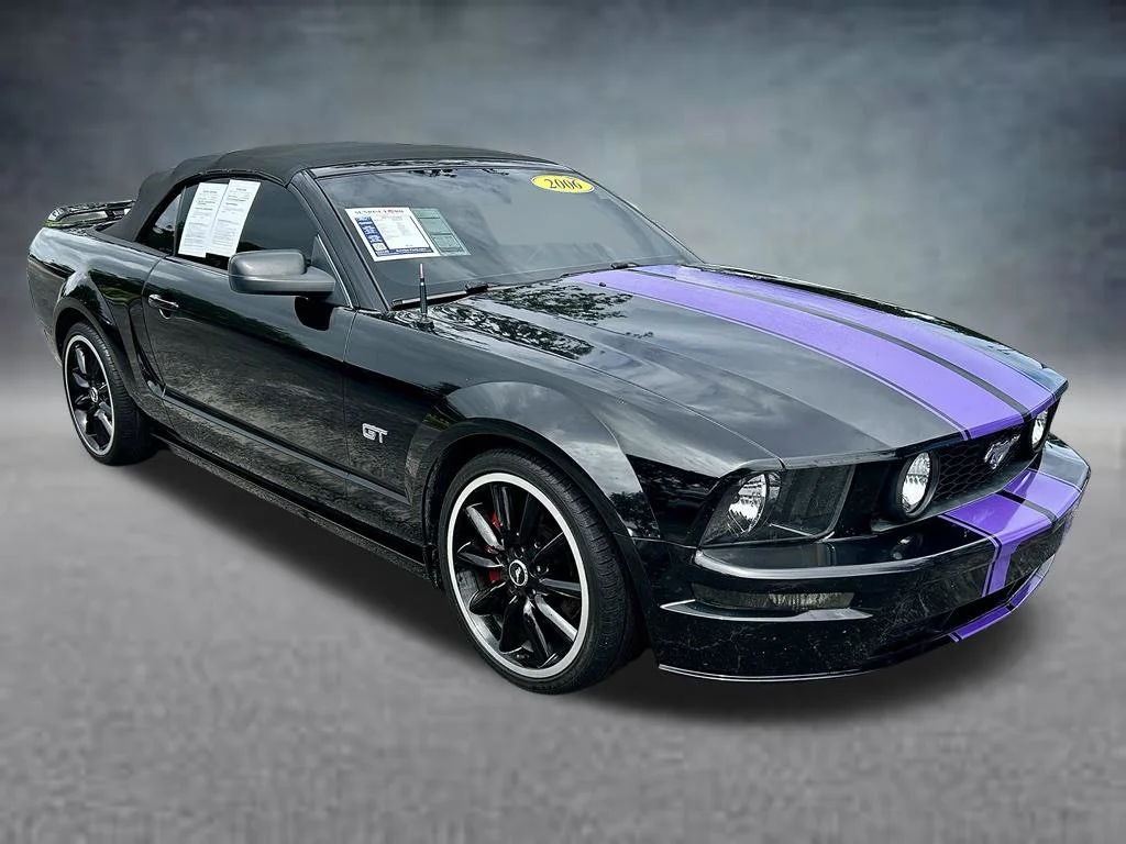 Used 2006 Black Clearcoat Ford  image 3