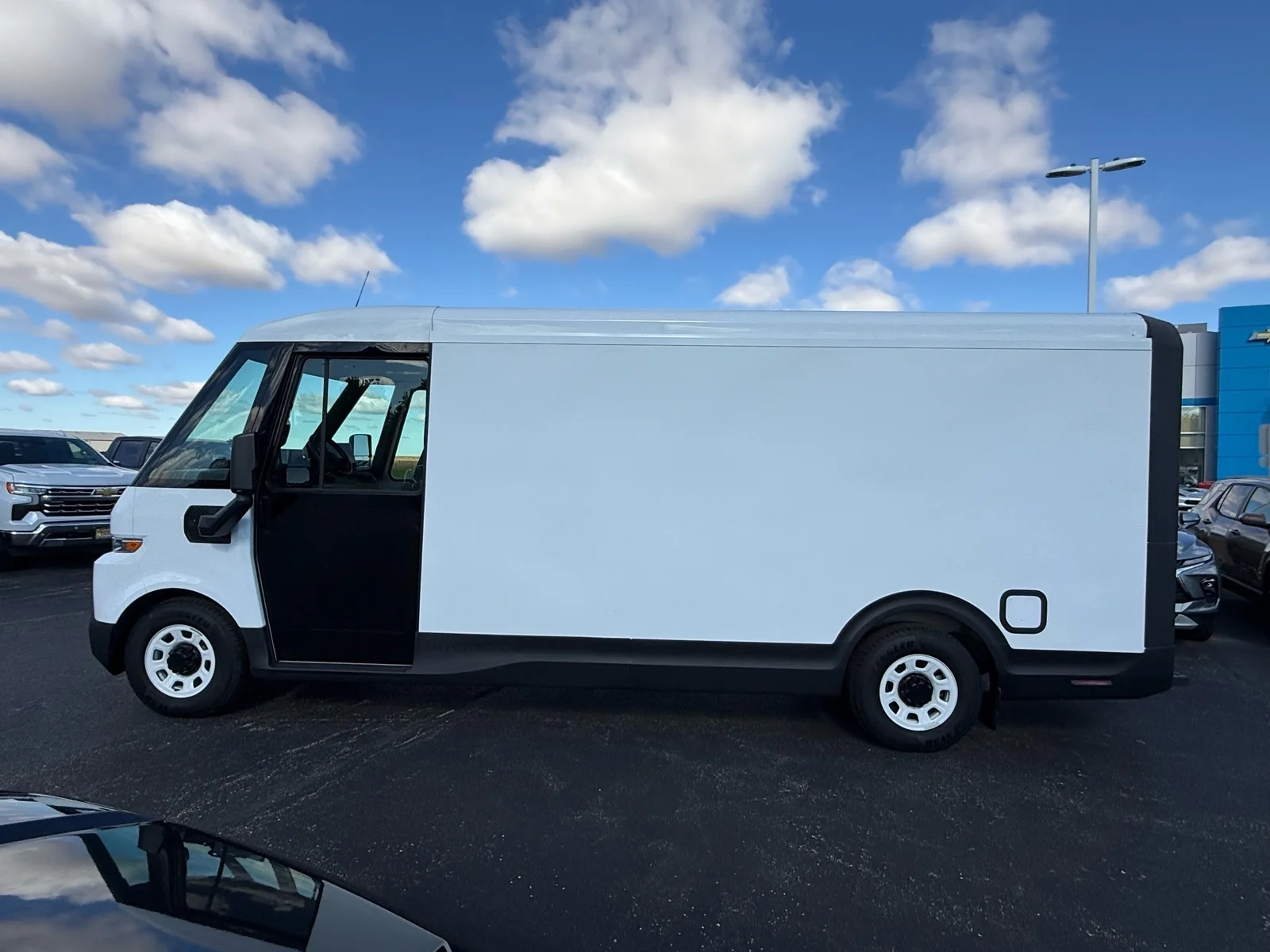 Used 2024 Chevrolet BrightDrop Zevo 600 with VIN 2G5ZJ3TY0R9103064 for sale in Herscher, IL