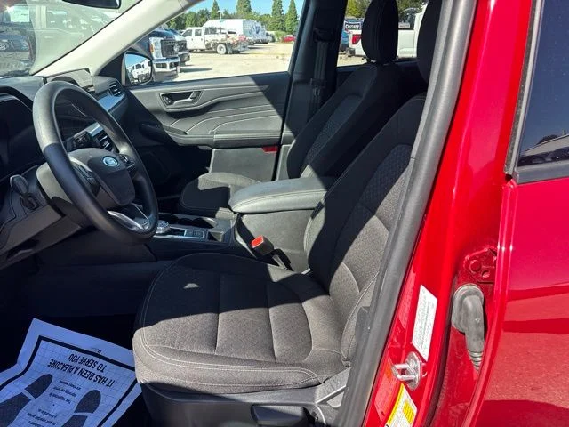 Used 2025 Red Ford Active image 9