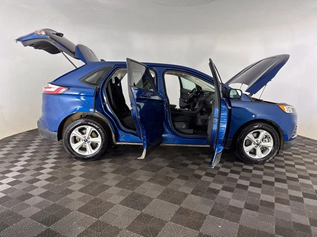 Used 2020 Blue Ford SE image 18