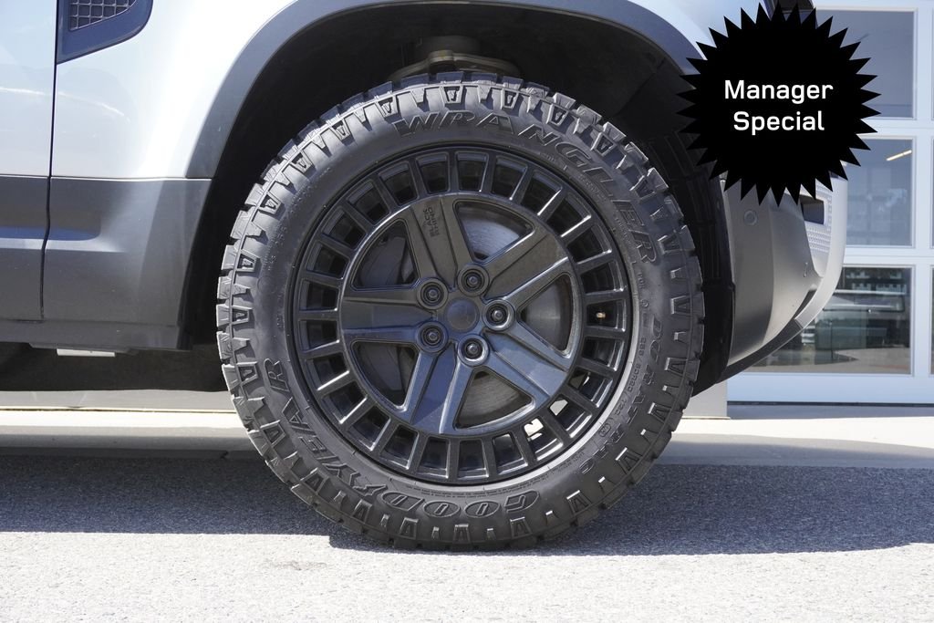 Used 2024 Silver Land Rover V8 image 33