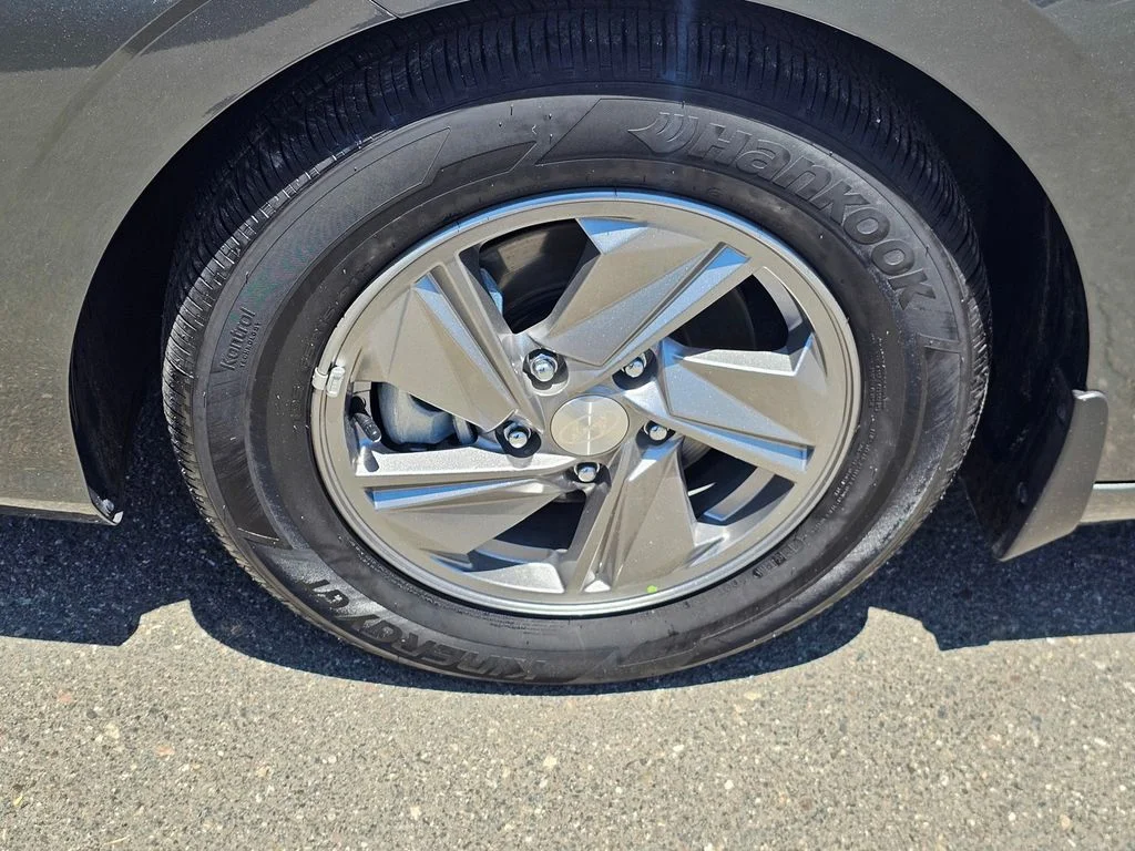 Used 2025 Gray Hyundai SE image 9