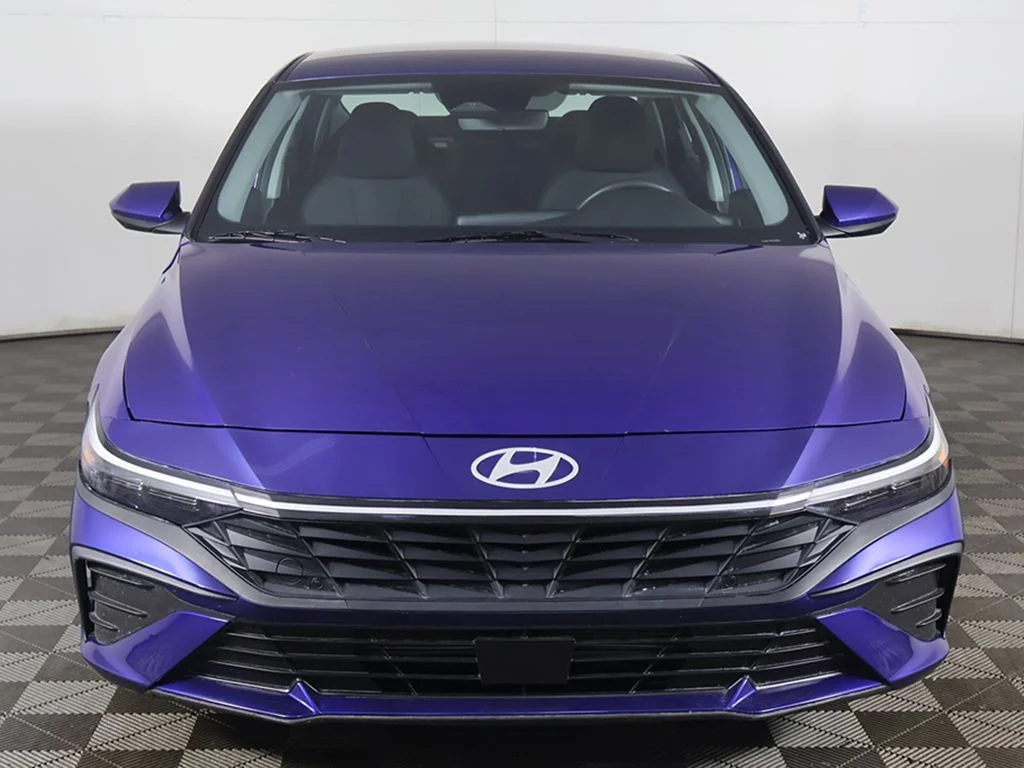 Used 2025 Blue Hyundai SE image 9