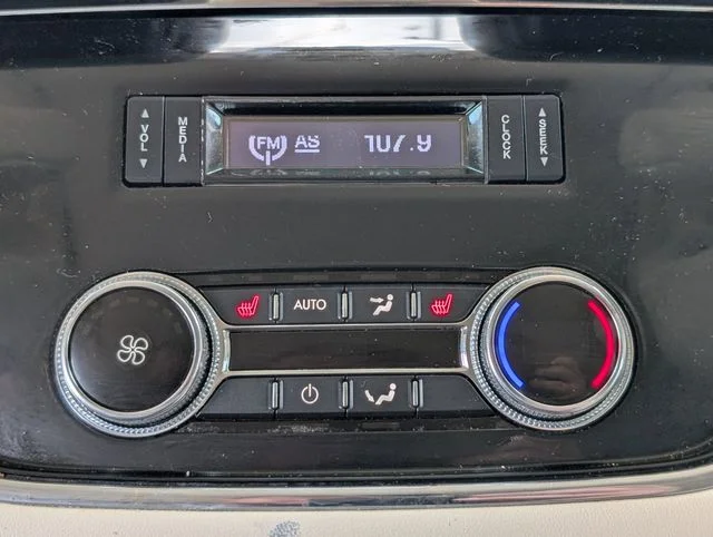 Used 2020 White Lincoln Reserve image 32